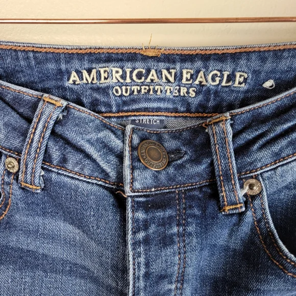 American Eagle Tomgirl Medium Wash Mid Rise Button Fly Distressed AE 2 Jeans - Picture 3 of 16